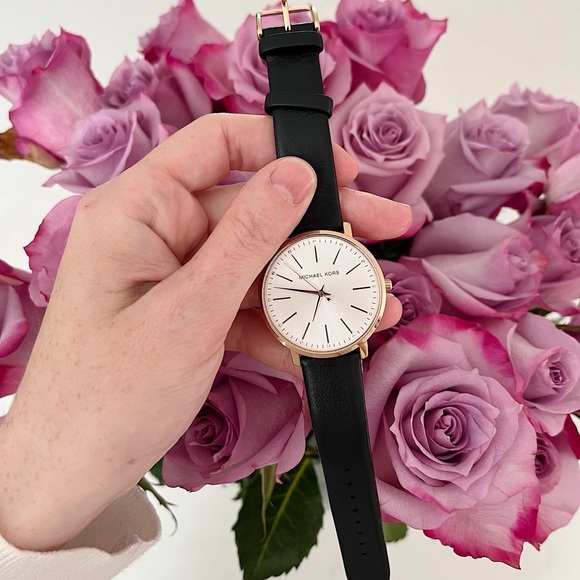 • Michael kors watch • - Picture 1 of 7